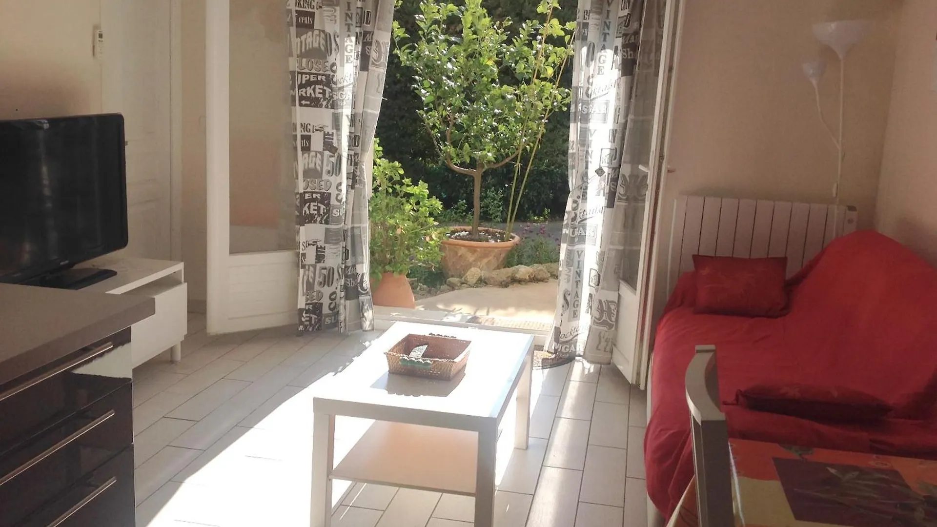 Appartement Charmant A Frejus 40 M² Proche Du Jardin 0*,  France